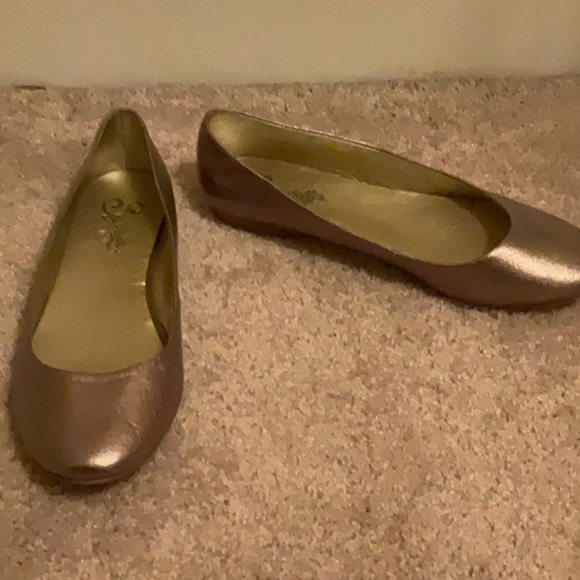 ALMOST NEW Seychelles bronze gold metallic flats - Picture 2 of 5